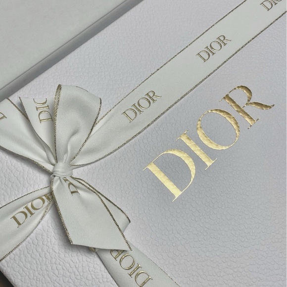 Large Dior Storage Box Pebbled White Authentic 12.5”x9”x4.5” Gold Logo Ribbon - Picture 4 of 6